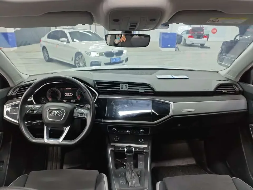 Audi Q3 Audi Q3 2022 35 TFSI Fashionable and Dynamic 2022 — миниатюра 3