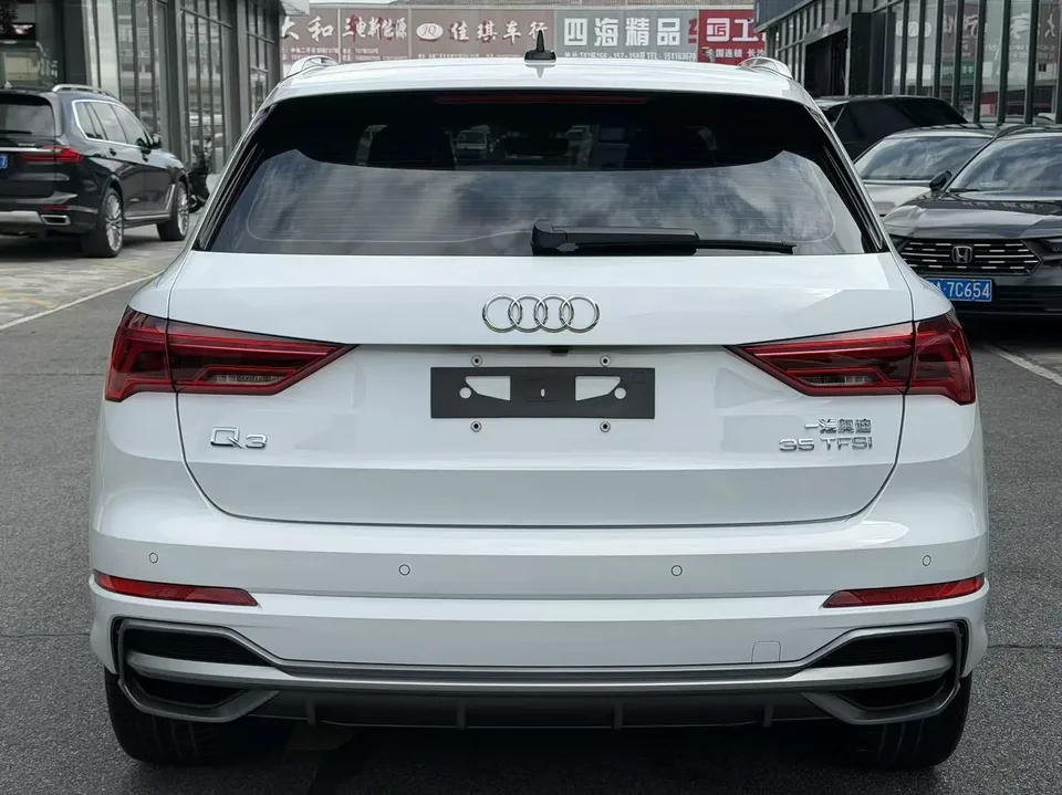 Audi Q3 Audi Q3 2022 35 TFSI Fashionable and Dynamic 2022 — миниатюра 2