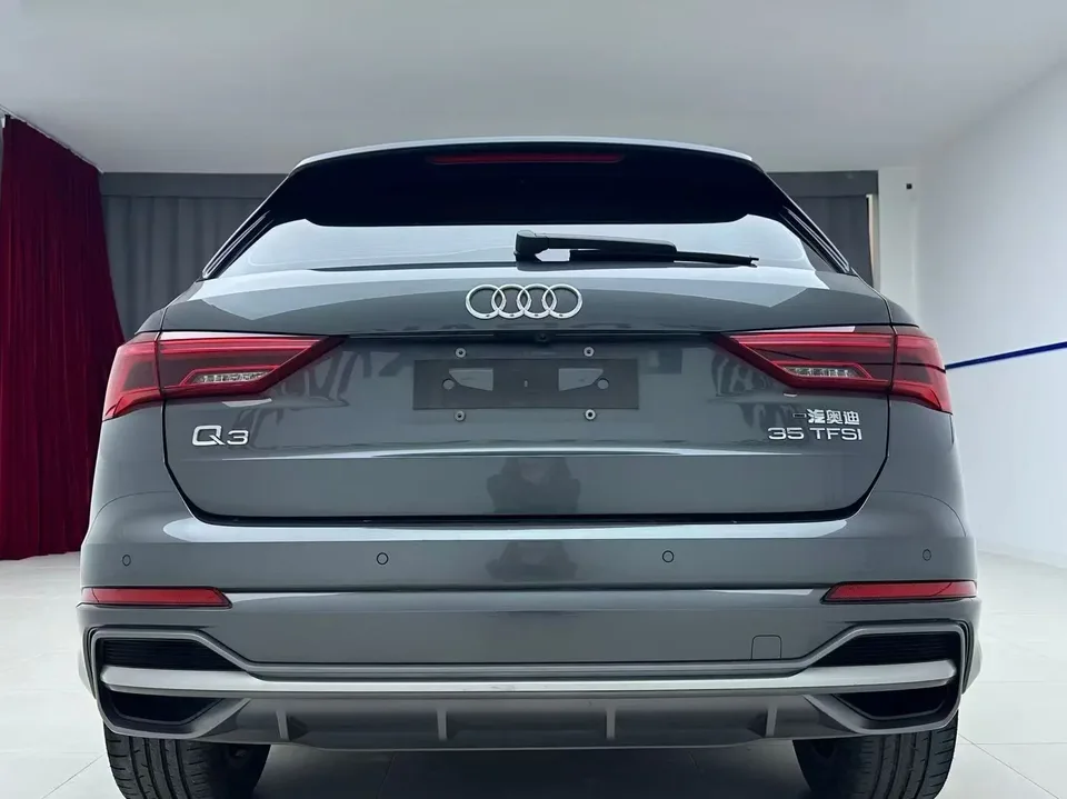 Audi Q3 Audi Q3 2022 35 TFSI Fashionable and Dynamic 2022 — миниатюра 2