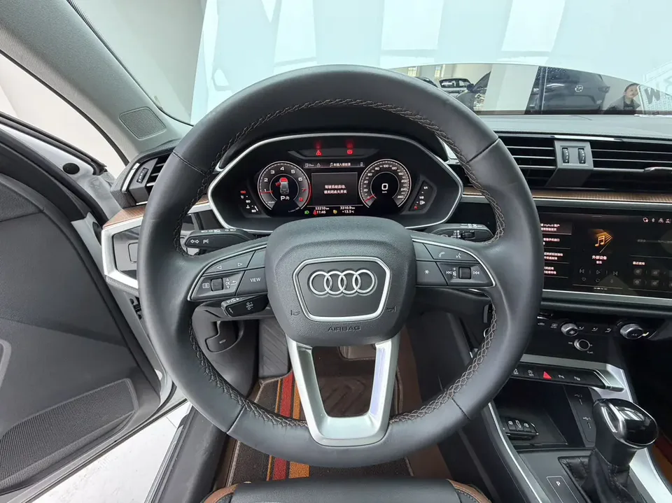 Audi Q3 Audi Q3 2023 35 TFSI Fashionable and Dynamic 2023 — миниатюра 3
