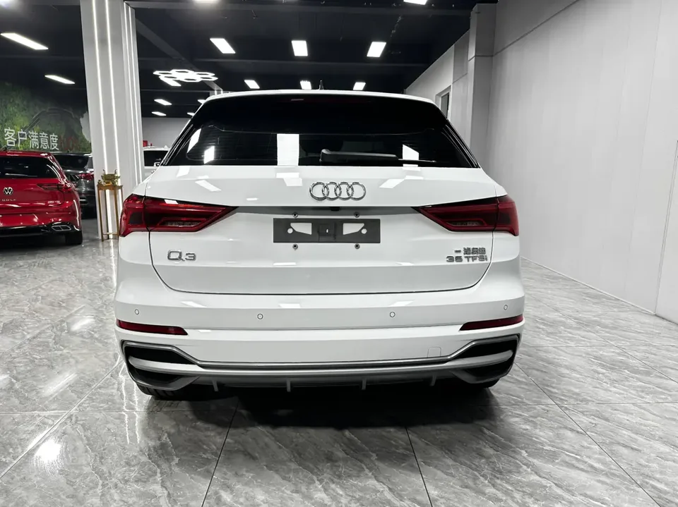 Audi Q3 Audi Q3 2022 35 TFSI Fashionable and Dynamic 2023 — миниатюра 2