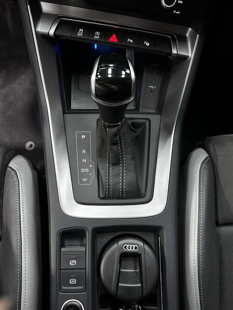 Audi Q3 Audi Q3 2022 35 TFSI Fashionable and Dynamic 2023 — миниатюра 4