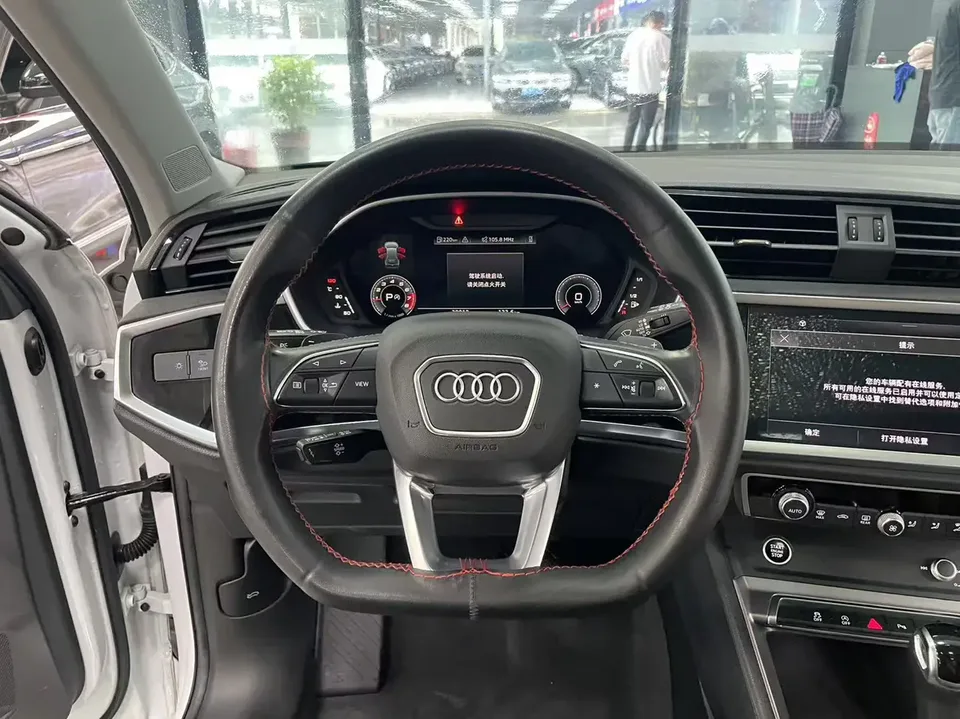 Audi Q3 Audi Q3 2022 35 TFSI Fashionable and Dynamic 2022 — миниатюра 4