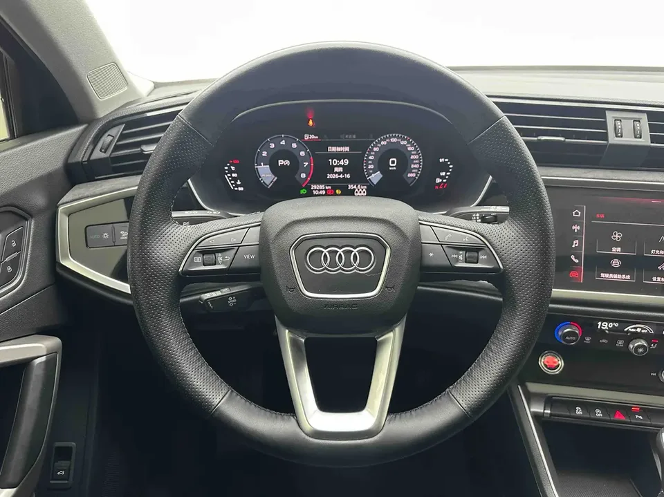 Audi Q3 Audi Q3 2022 35 TFSI aggressive and dynamic model 2022 — миниатюра 4
