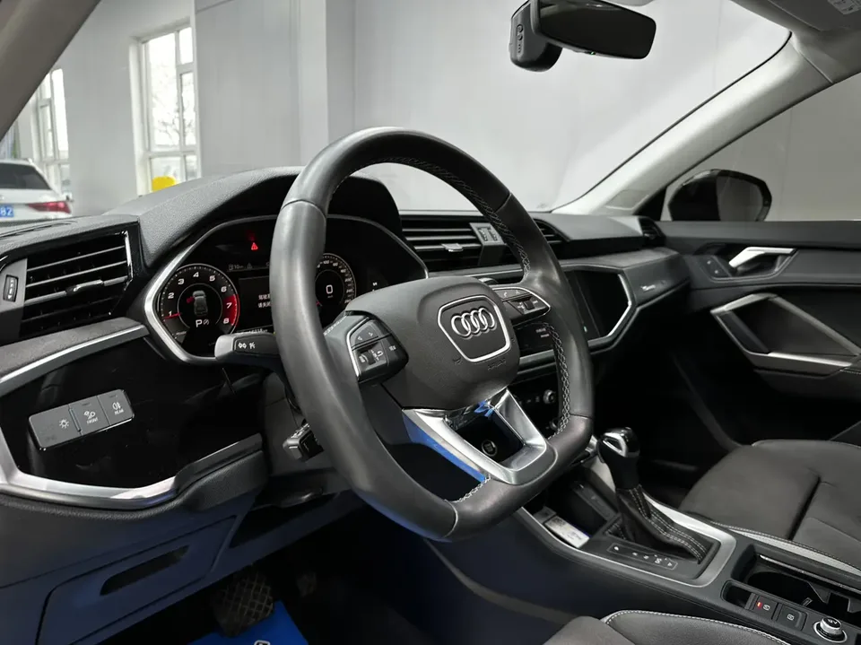 Audi Q3 Audi Q3 2022 35 TFSI Fashionable and Dynamic 2022 — миниатюра 4
