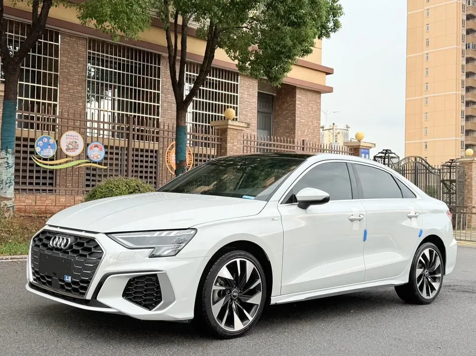 Audi A3 Audi A3 2024 A3L Limousine 35 TFSI Fashion Sports 2024 — фото 1, купить с доставкой в Москву