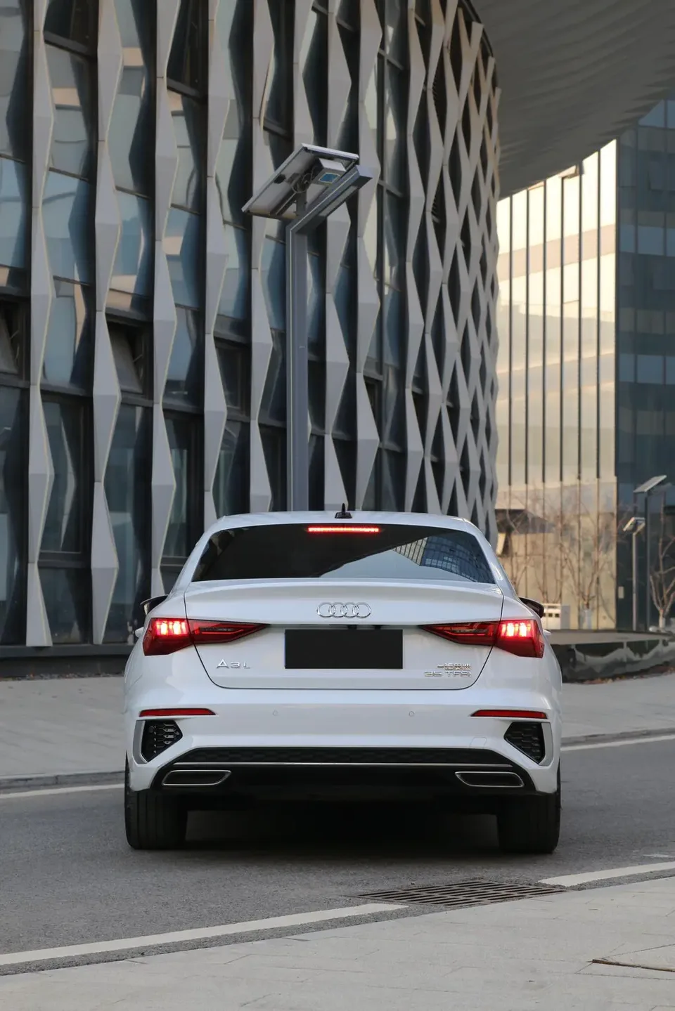 Audi A3 A3L Limousine 35 TFSI Fashion Sports 2022 — миниатюра 2