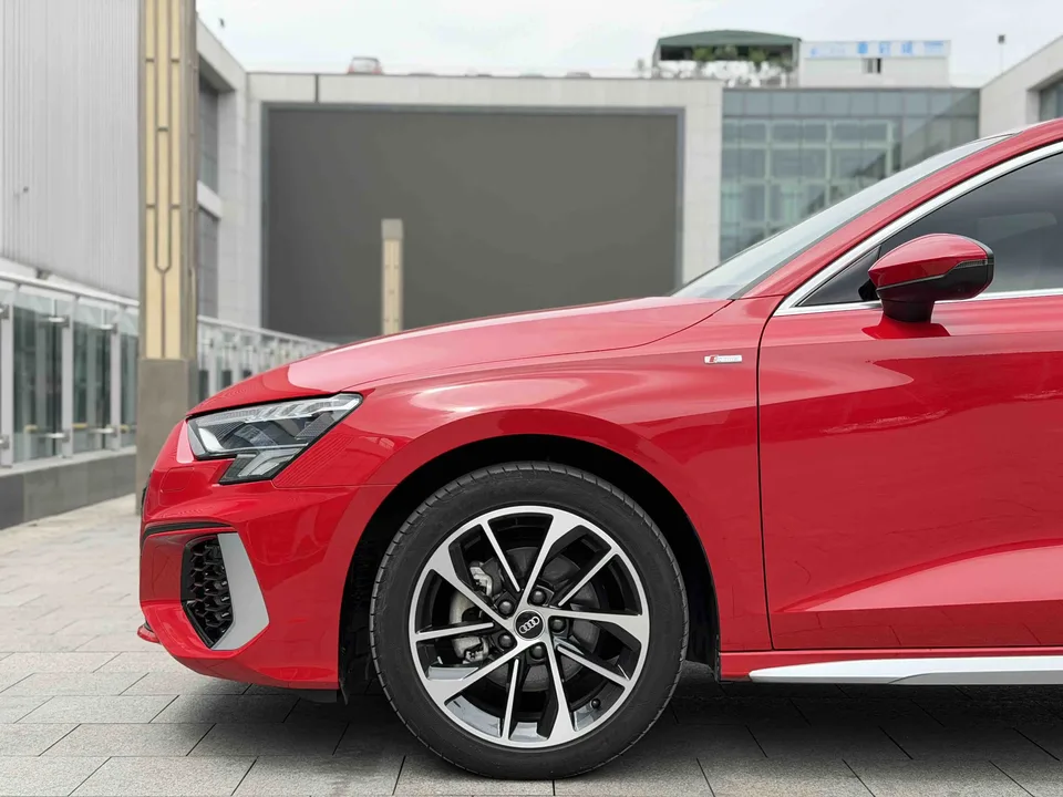 Audi A3 A3L Limousine 35 TFSI aggressive and sporty 2022 — миниатюра 3