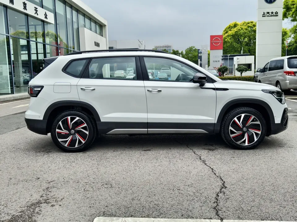 Volkswagen Tharu 300TSI 2WD Crescent Edition 2024 — миниатюра 5