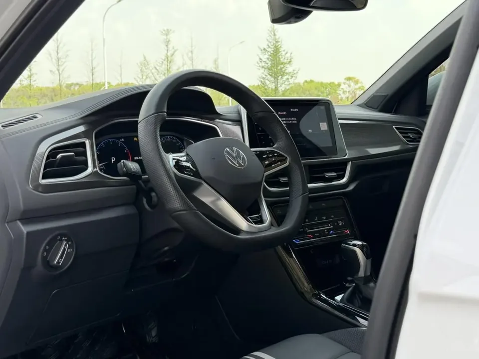 Volkswagen T-Roc 300TSI DSG Chenguang Edition 2024 — миниатюра 4