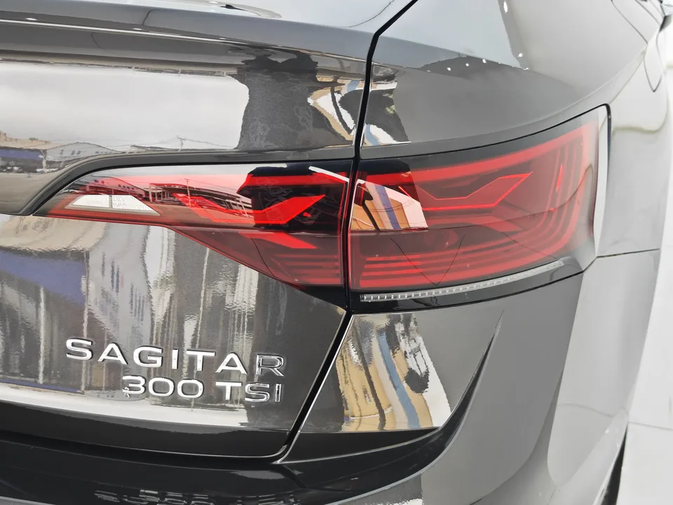 Volkswagen Sagitar Sagitar 300TSI DSG Beyond Edition 2024 — thumbnail 3