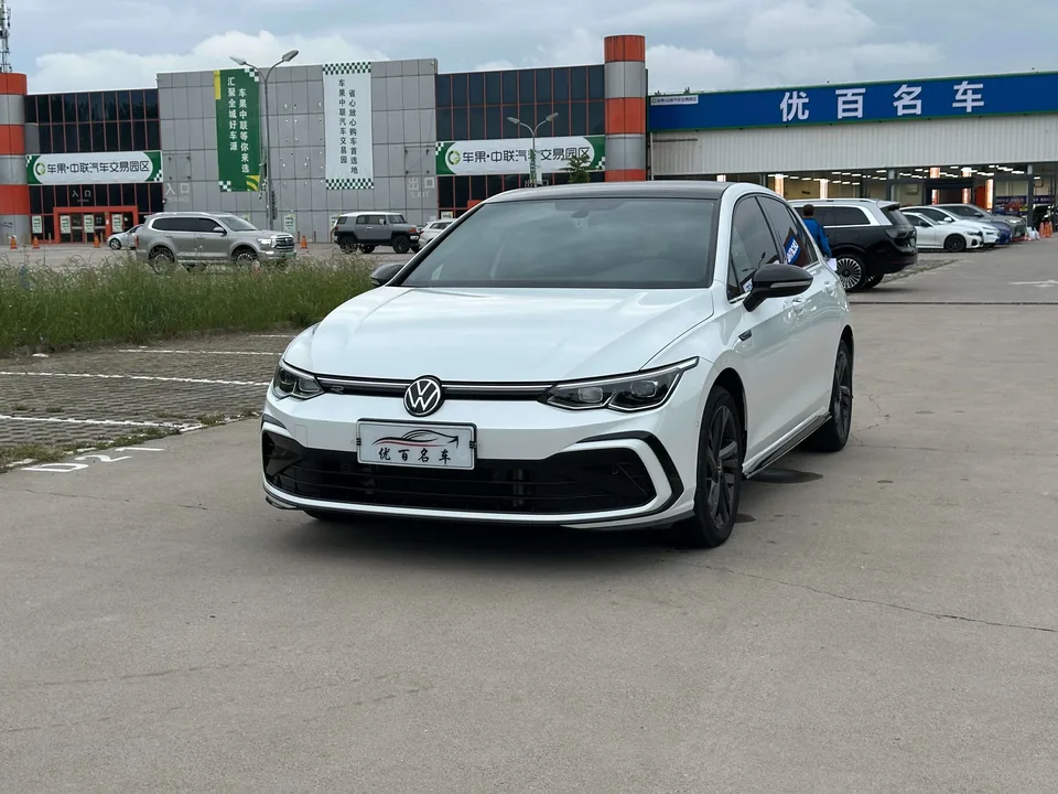Volkswagen Golf Golf 2023 280TSI DSG R-Line Lite 2022 — фото 1, купить с доставкой в Москву