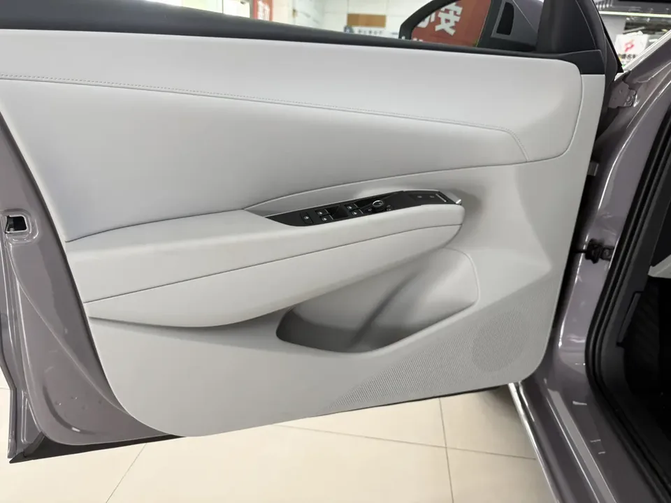 Volkswagen Lavida 2026 Volkswagen Lavida Pro 300TSI Starry Sky Smart Edition 2025 — миниатюра 4