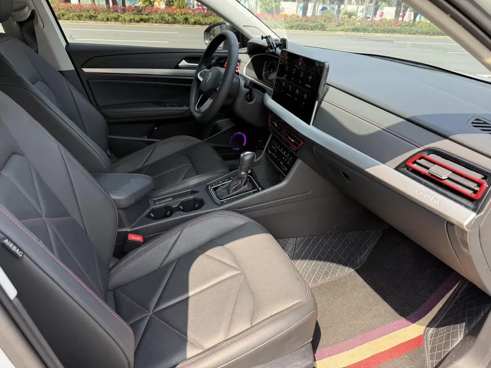 Volkswagen Lavida Lavida 2024 300TSI DSG Starry Sky Leading Edition 2024 — миниатюра 4