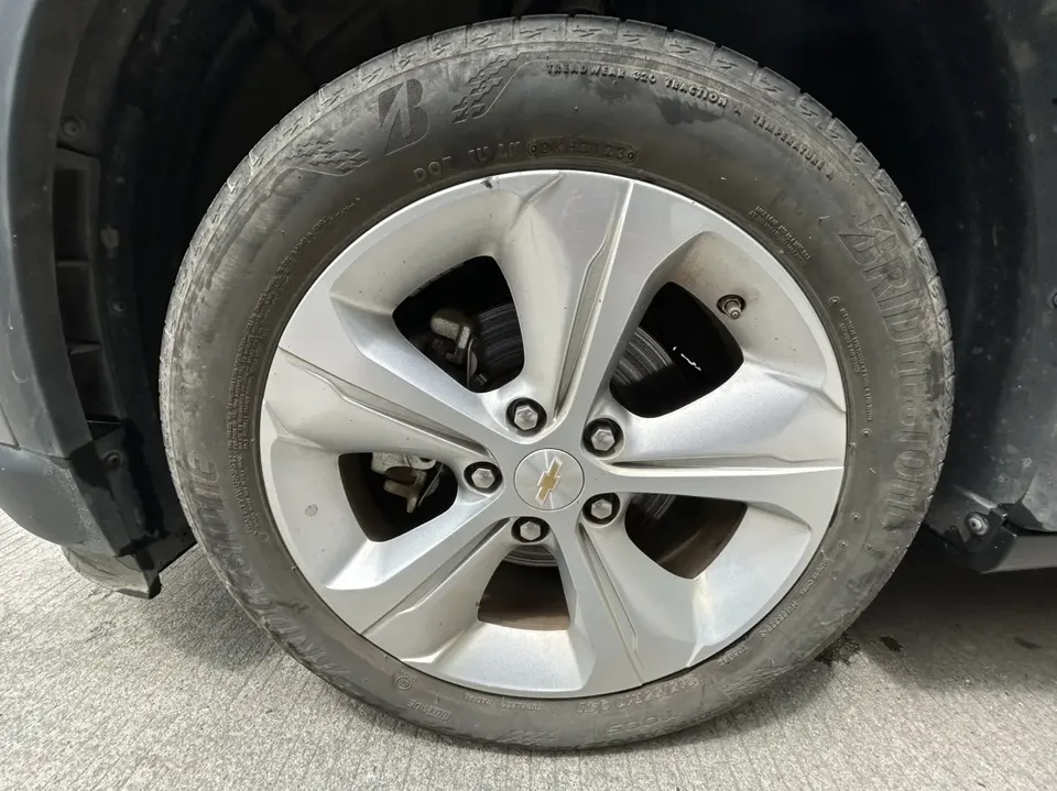 Chevrolet Menlo Chevrolet Cruise Galaxy Edition 2023 — thumbnail 3