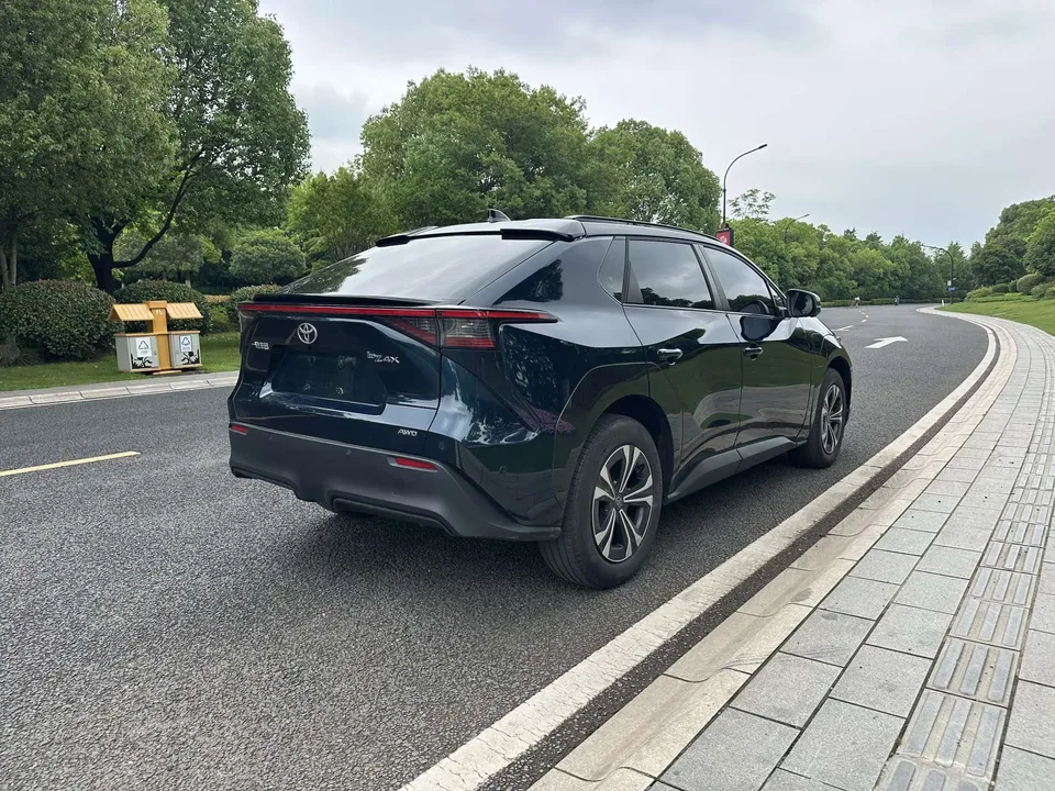 Toyota FAW bZ4X four-wheel drive high-performance PRO version 2023 — миниатюра 2