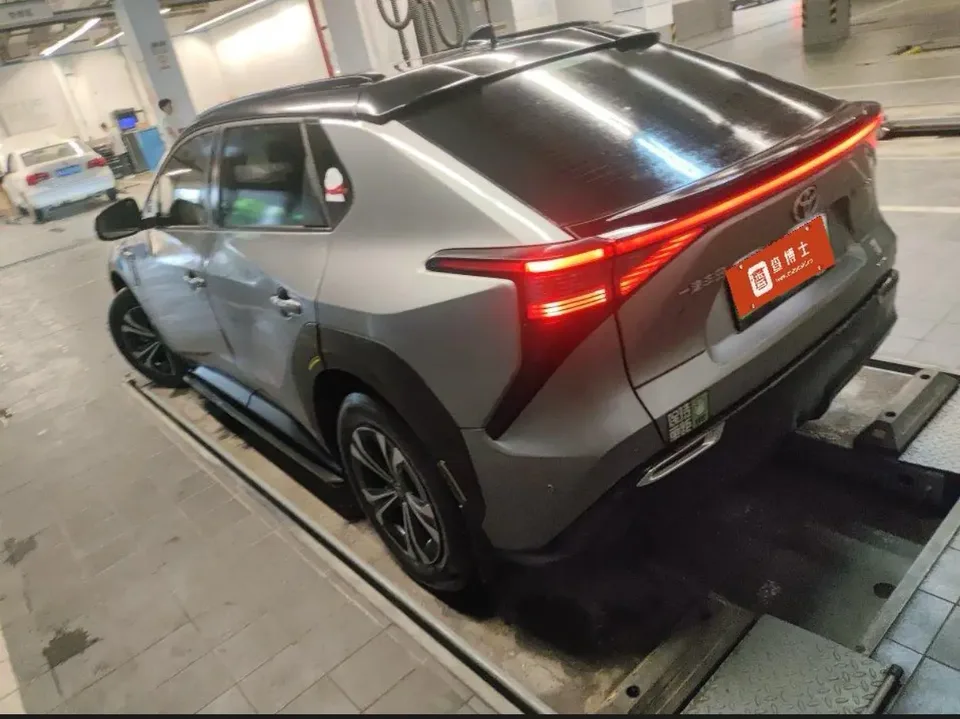Toyota FAW bZ4X four-wheel drive high-performance PRO version 2023 — миниатюра 3