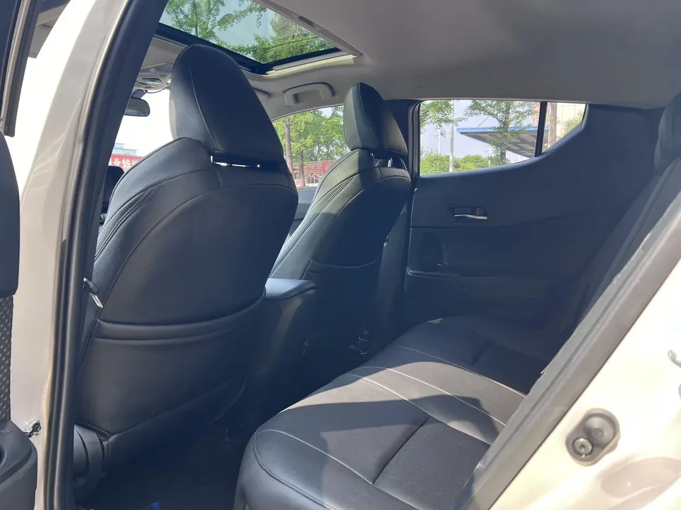 Toyota C-HR Toyota C-HR 2.0L Leading Edition 2022 — thumbnail 3