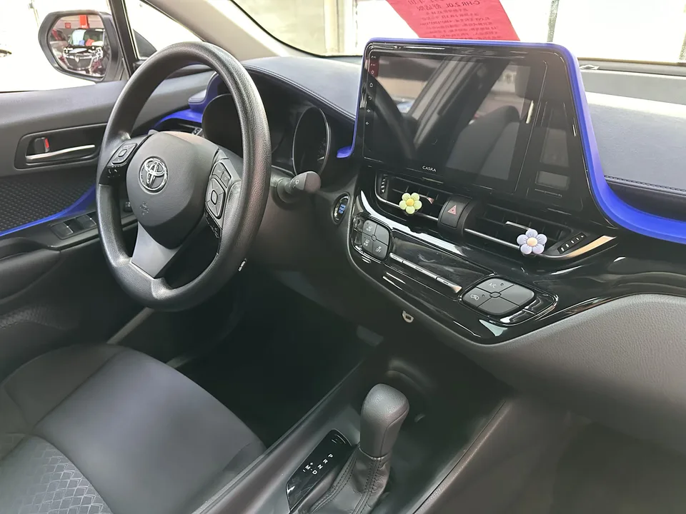 Toyota C-HR 2.0L Comfort Edition 2022 — миниатюра 2