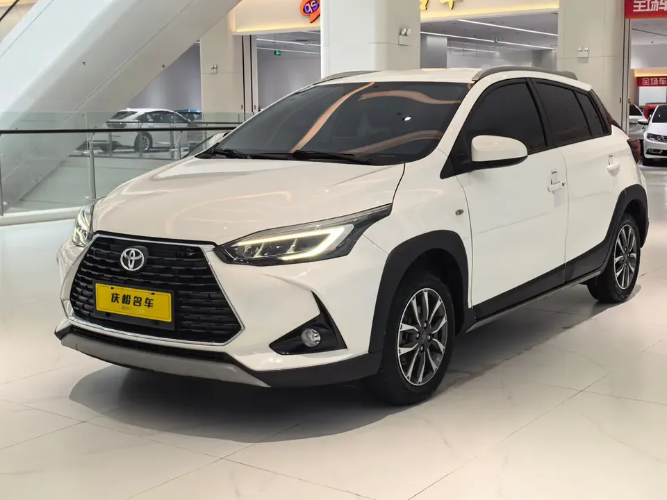 Toyota Yaris L Yaris L YARiS L Zhixuan 2022 Zhixuan X 1.5L CVT luxury PLUS version 2022 — photo 1, buy with delivery to Moscow