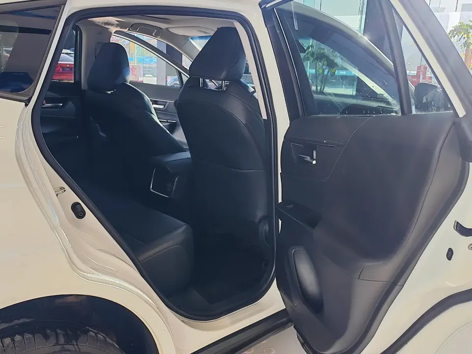 Toyota Venza 2.0L CVT two-wheel drive luxury version 2024 — миниатюра 2