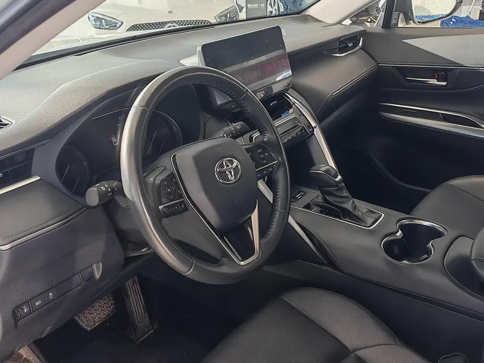 Toyota Venza 2.0L CVT two-wheel drive luxury version 2024 — миниатюра 4
