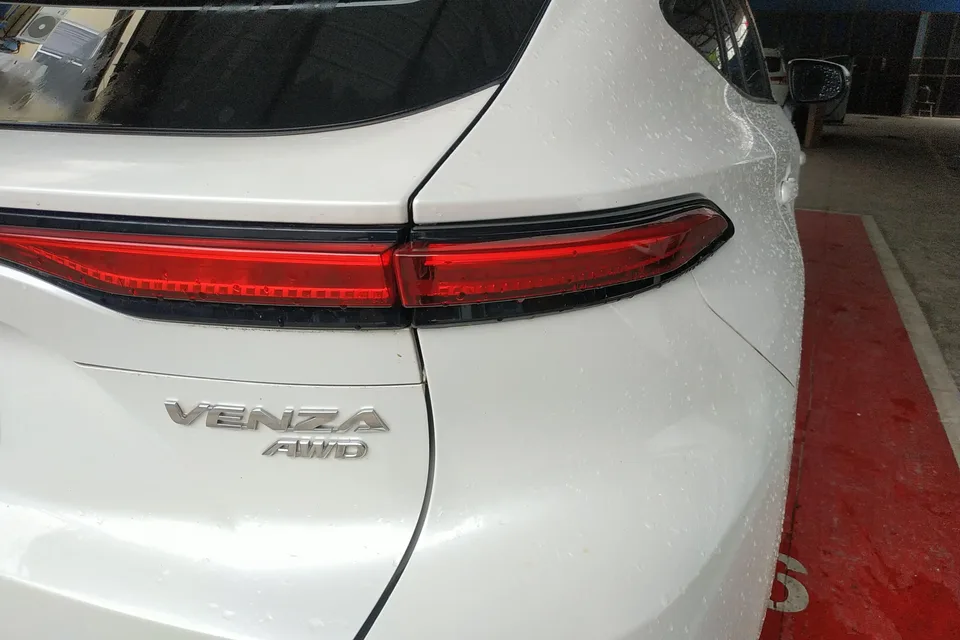 Toyota Venza Venza 2.0L CVT 4WD Supreme Edition 2022 — миниатюра 2