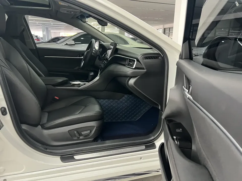 Toyota Camry 2.0G Deluxe Edition 2023 — миниатюра 3