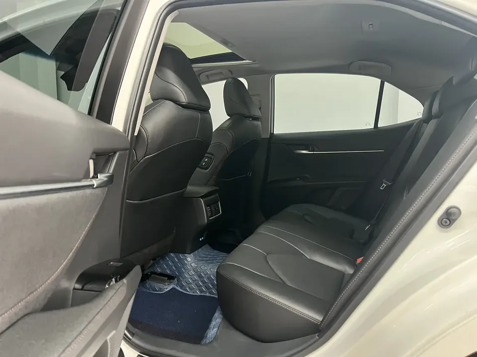 Toyota Camry 2.0G Deluxe Edition 2023 — миниатюра 4