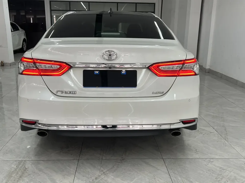 Toyota Camry 2.0G Deluxe Edition 2023 — миниатюра 5