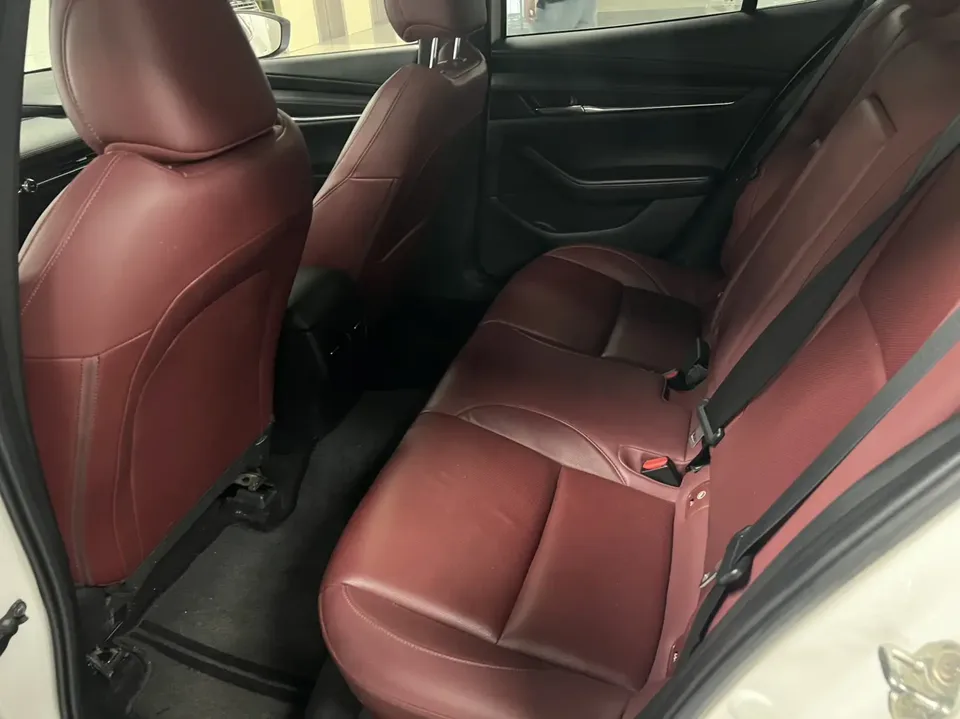 Mazda Axela 2.0L Automatic Elegant Edition 2023 — миниатюра 3