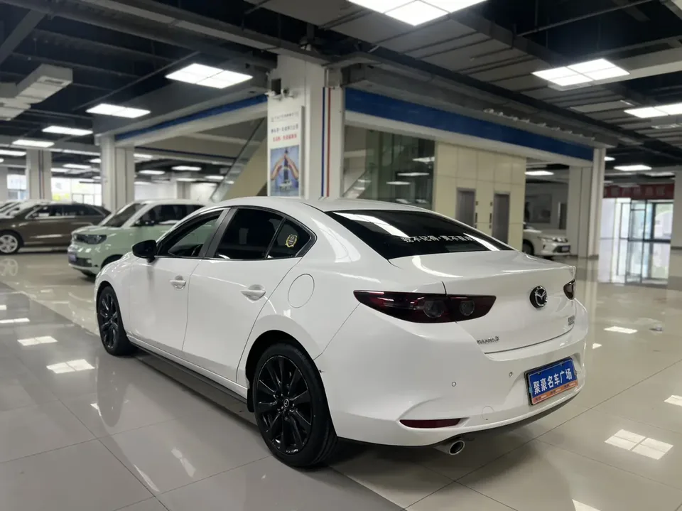 Mazda Axela 2.0L Automatic Elegant Edition 2023 — миниатюра 4
