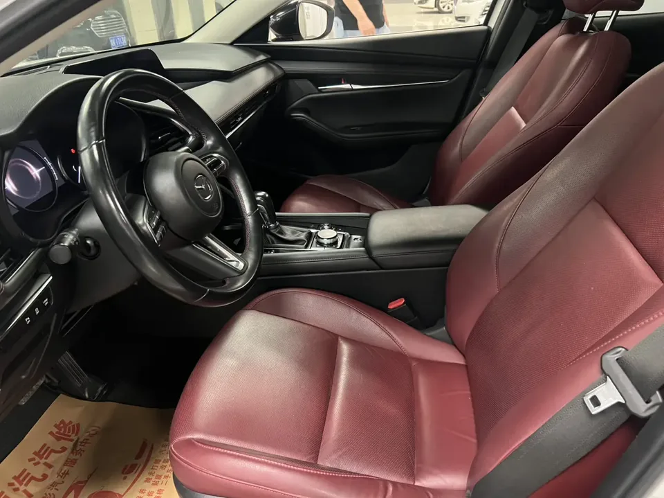 Mazda Axela 2.0L Automatic Elegant Edition 2023 — миниатюра 5