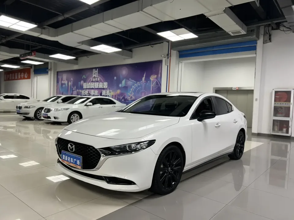Mazda Axela 2.0L Automatic Elegant Edition 2023 — фото 1, купить с доставкой в Москву