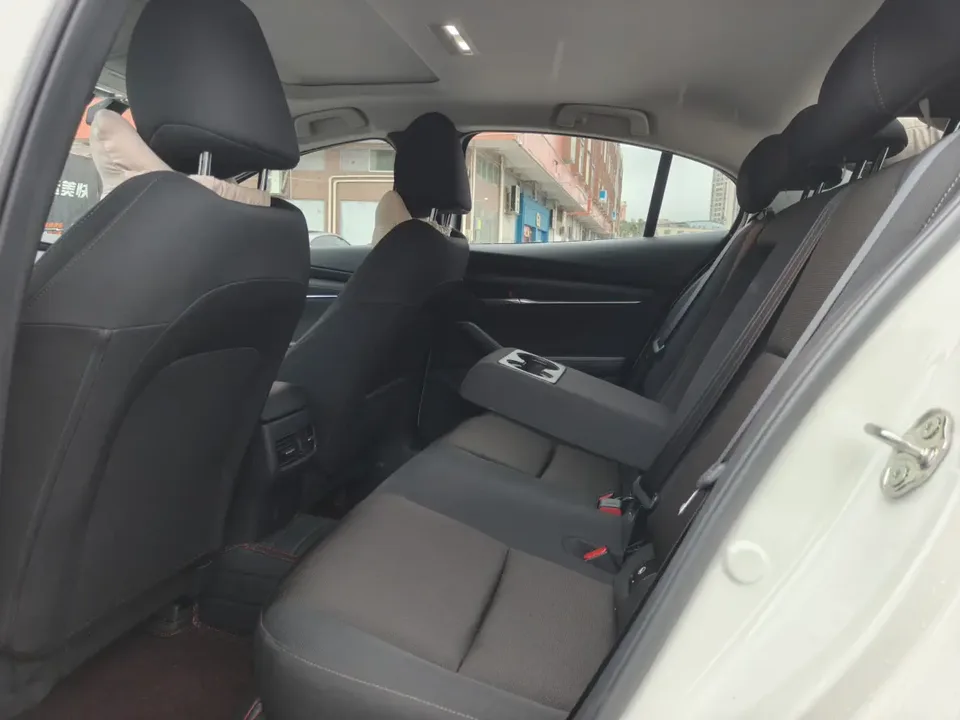 Mazda Axela 2.0L Automatic Premium Edition 2025 — thumbnail 3