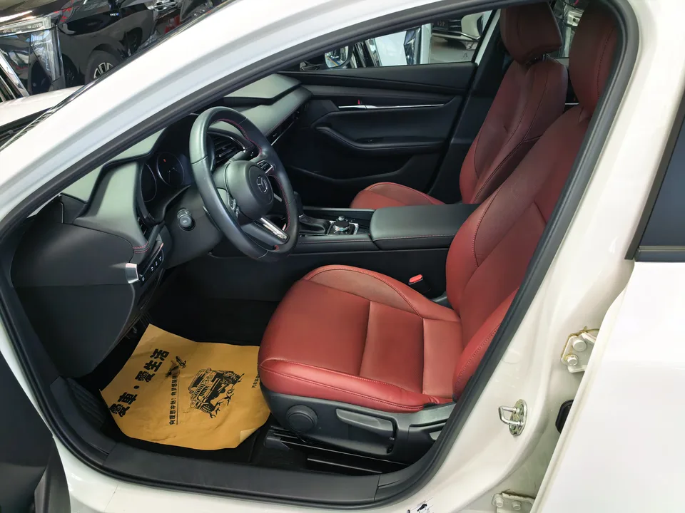 Mazda Axela 2.0L Automatic Elegant Edition 2023 — миниатюра 4