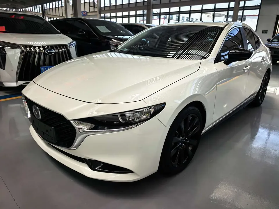 Mazda Axela 2.0L Automatic Elegant Edition 2023 — фото 1, купить с доставкой в Москву