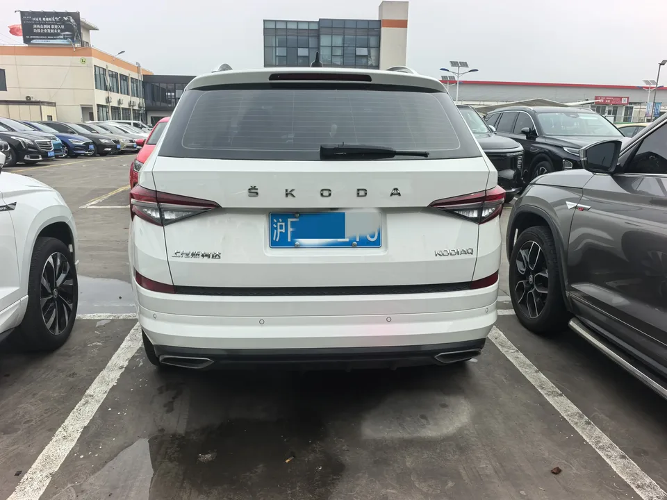Skoda Kodiaq facelift TSI330 5-seat two-wheel drive powerful version 2024 — миниатюра 2