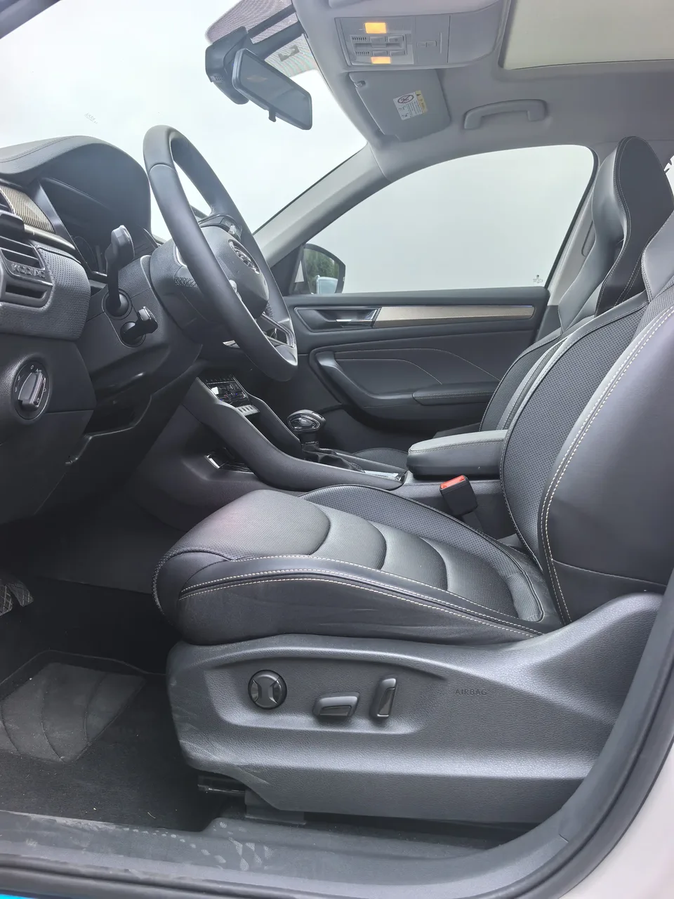 Skoda Kodiaq facelift TSI330 5-seat two-wheel drive powerful version 2024 — миниатюра 3