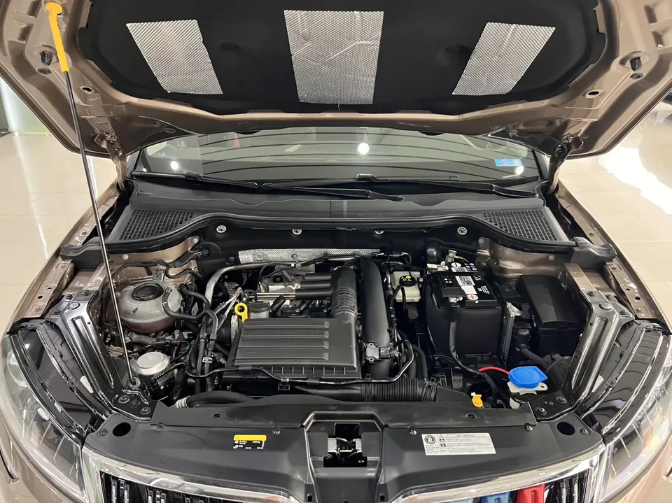 Skoda Karoq Korok TSI280 Luxury Edition 2022 — thumbnail 2