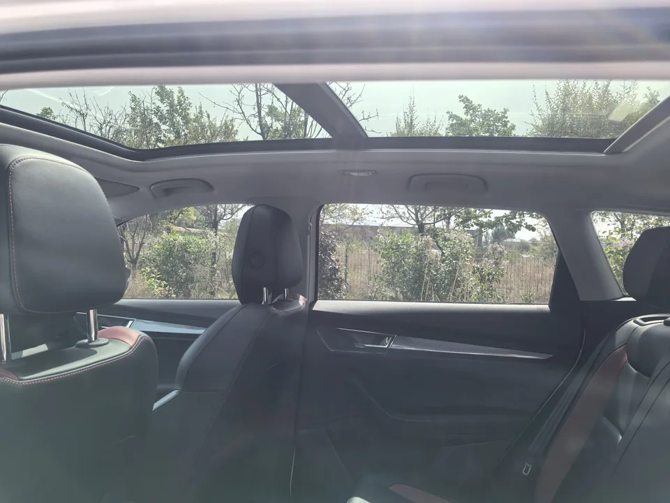 Skoda Karoq TSI280 Luxury Edition 2023 — миниатюра 3
