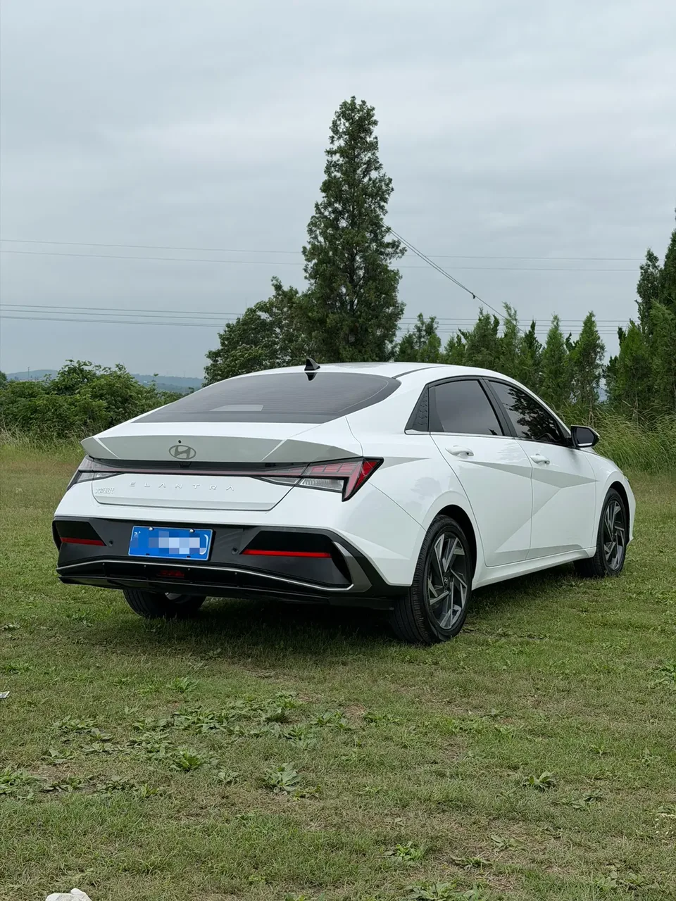 Hyundai Elantra Elantra 1.5L CVT LUX Premium Edition 2023 — thumbnail 2