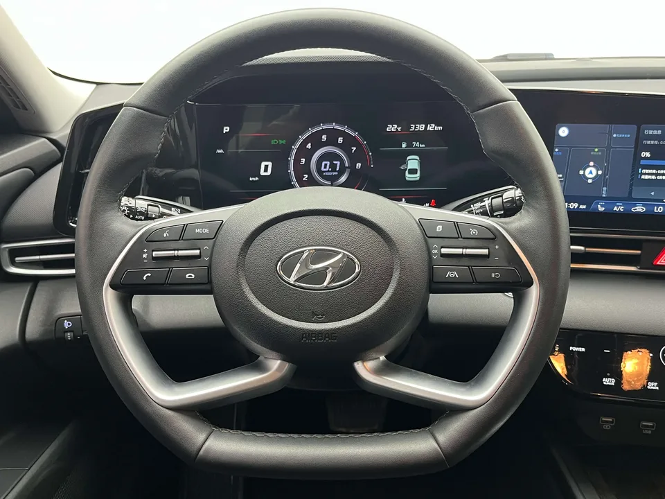 Hyundai Elantra Elantra 1.5L CVT LUX Premium Edition 2022 — thumbnail 4