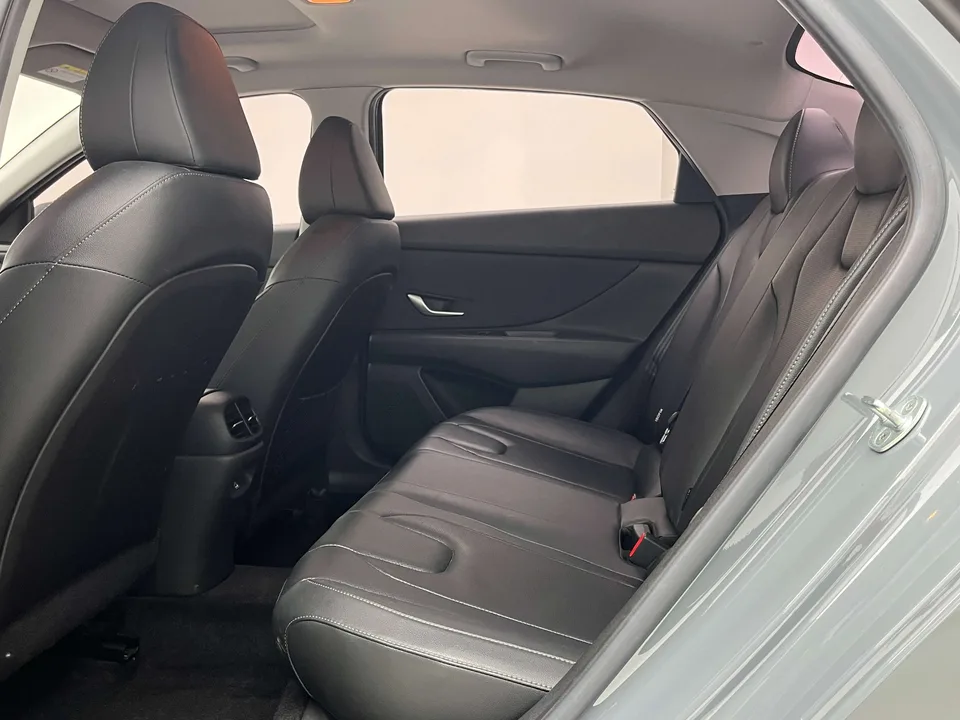 Hyundai Elantra Elantra 1.5L CVT LUX Premium Edition 2022 — thumbnail 5