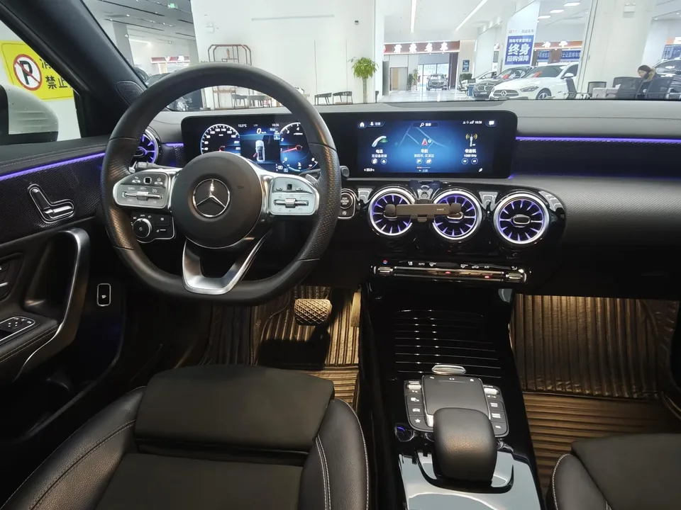 Mercedes-Benz Mercedes Benz A Class facelift A 200 L sports sedan dynamic version 2023 — миниатюра 3