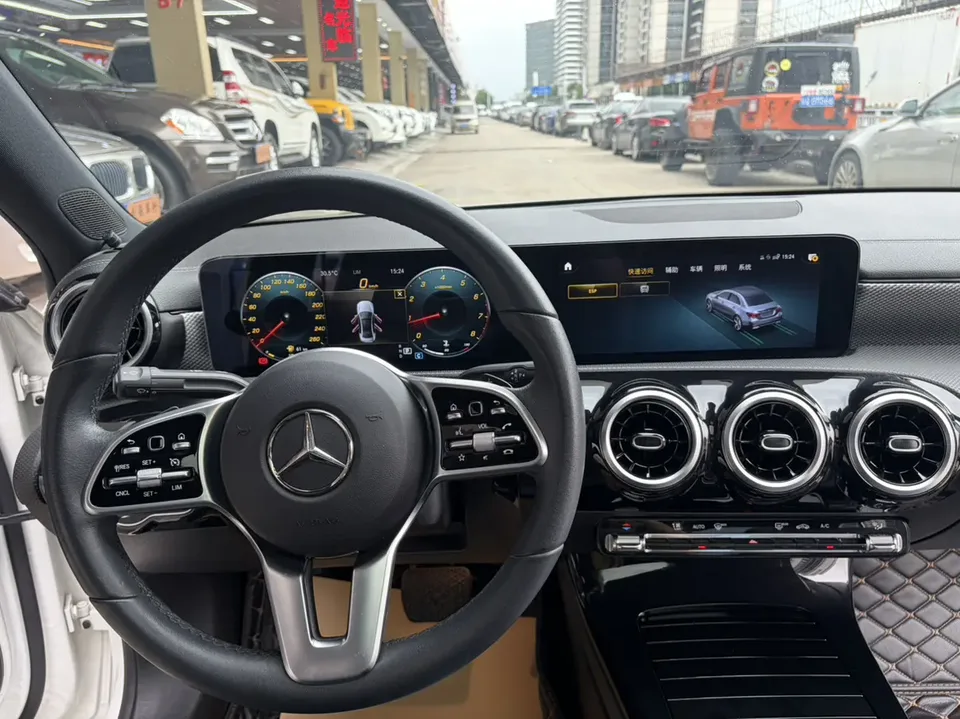 Mercedes-Benz Mercedes Benz A Class Mercedes-Benz A-Class 2022 A 180 L Sports Sedan 2022 — миниатюра 4
