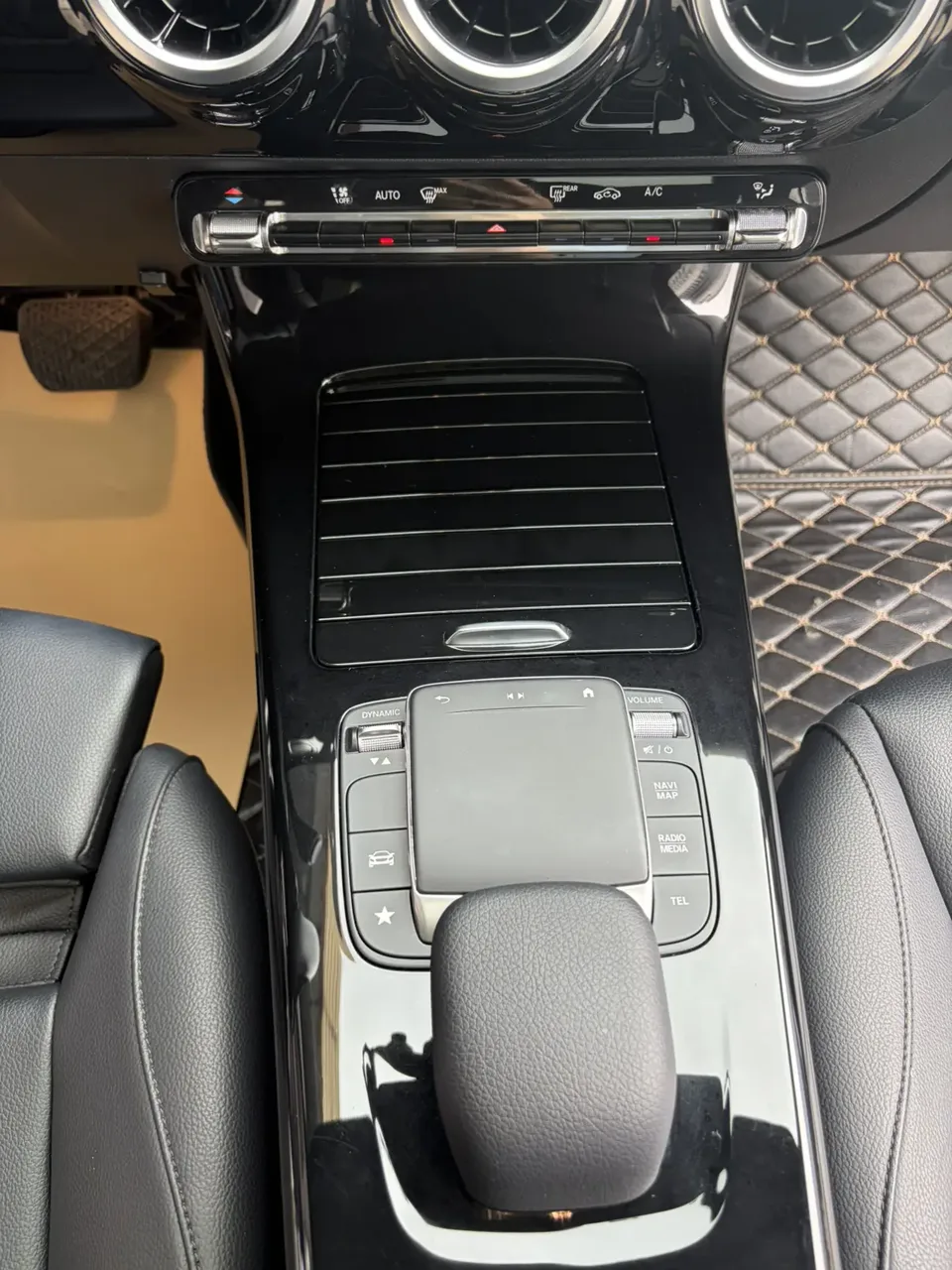 Mercedes-Benz Mercedes Benz A Class Mercedes-Benz A-Class 2022 A 180 L Sports Sedan 2022 — миниатюра 5