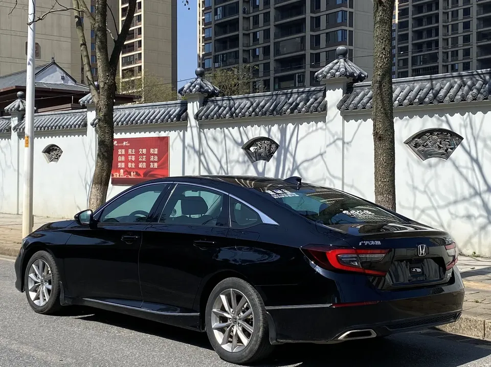 Honda Accord Accord 2022 260TURBO Deluxe Edition 2022 — миниатюра 4