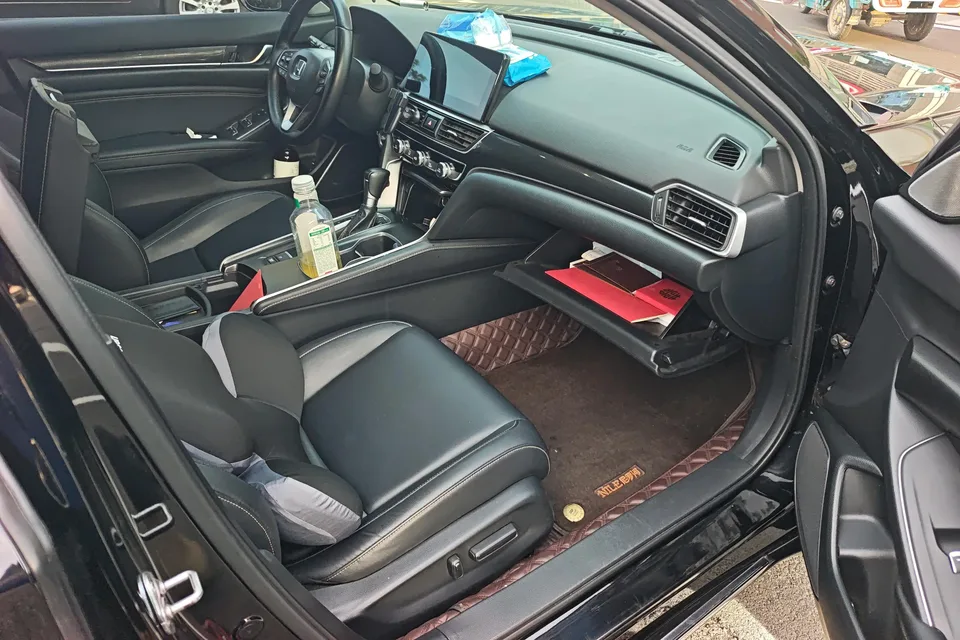 Honda Accord 2022 Accord 260TURBO Fantasy Night Premium Edition 2023 — миниатюра 3