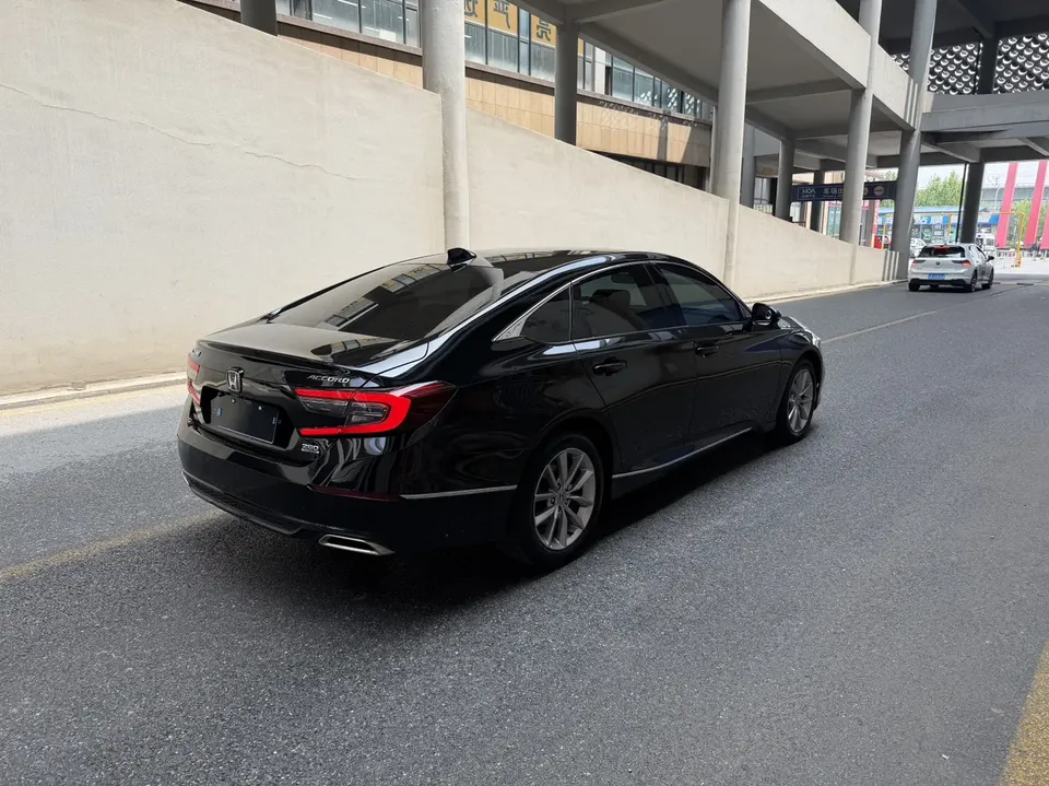 Honda Accord Accord Accord 2022 260TURBO Deluxe Edition 2022 — миниатюра 2